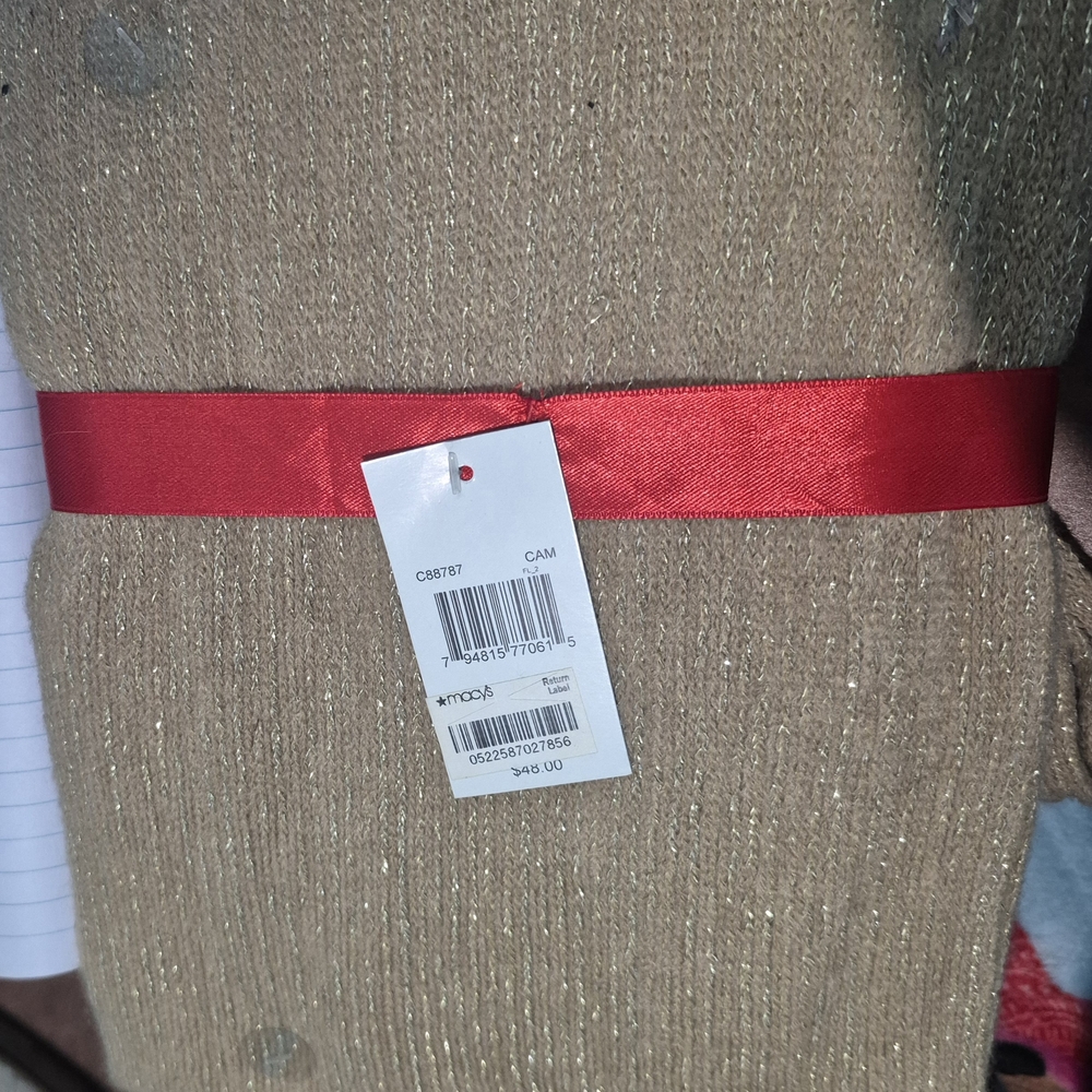 Cejon Gold Knit Set with Red Ribbon - Picture 2 of 2